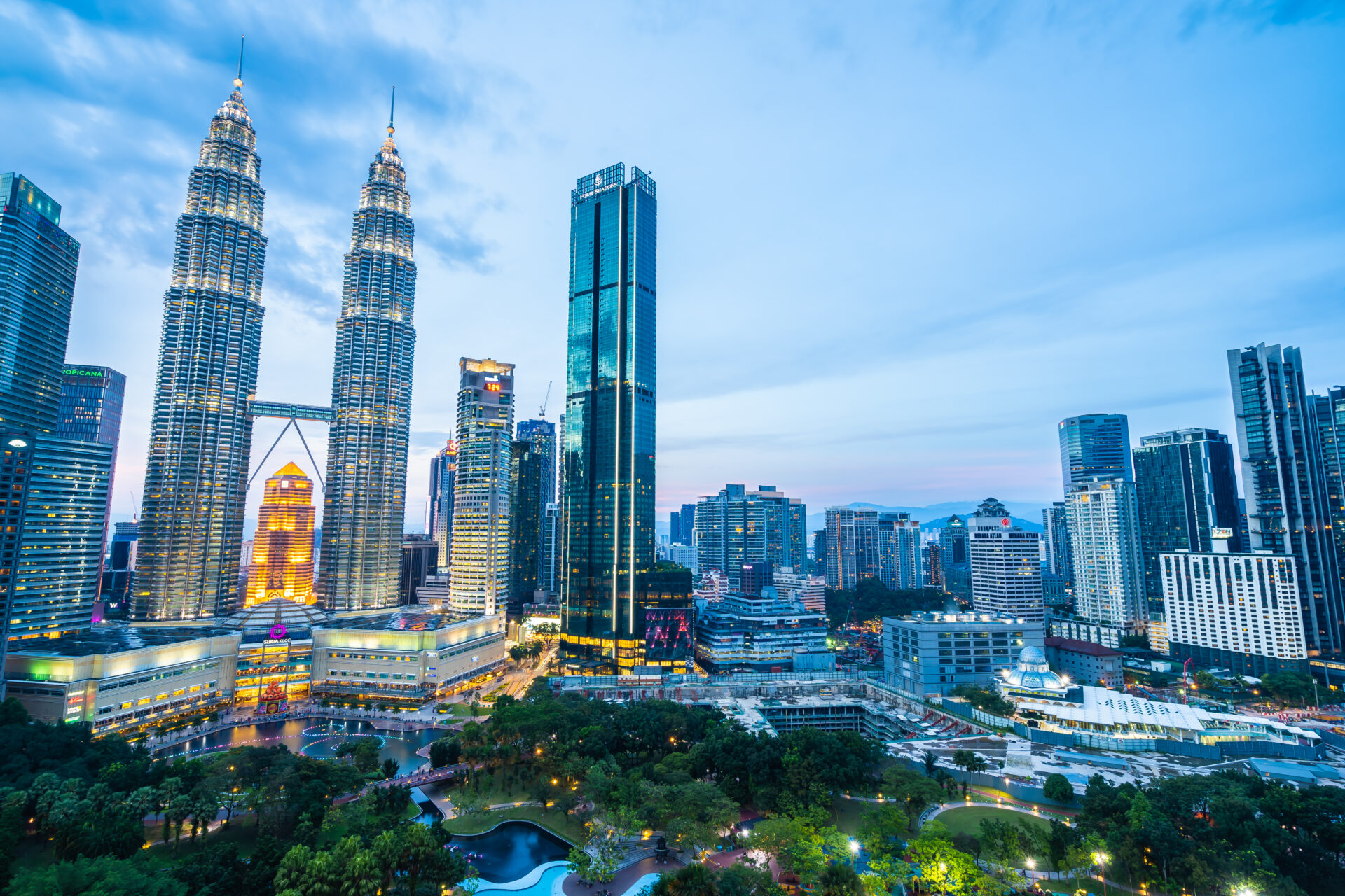 Beautiful architecture building exterior city in kuala lumpur skyline at night